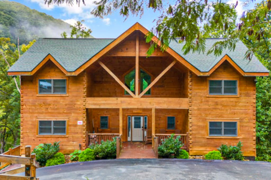 Smokey's Lodge Fall Rental