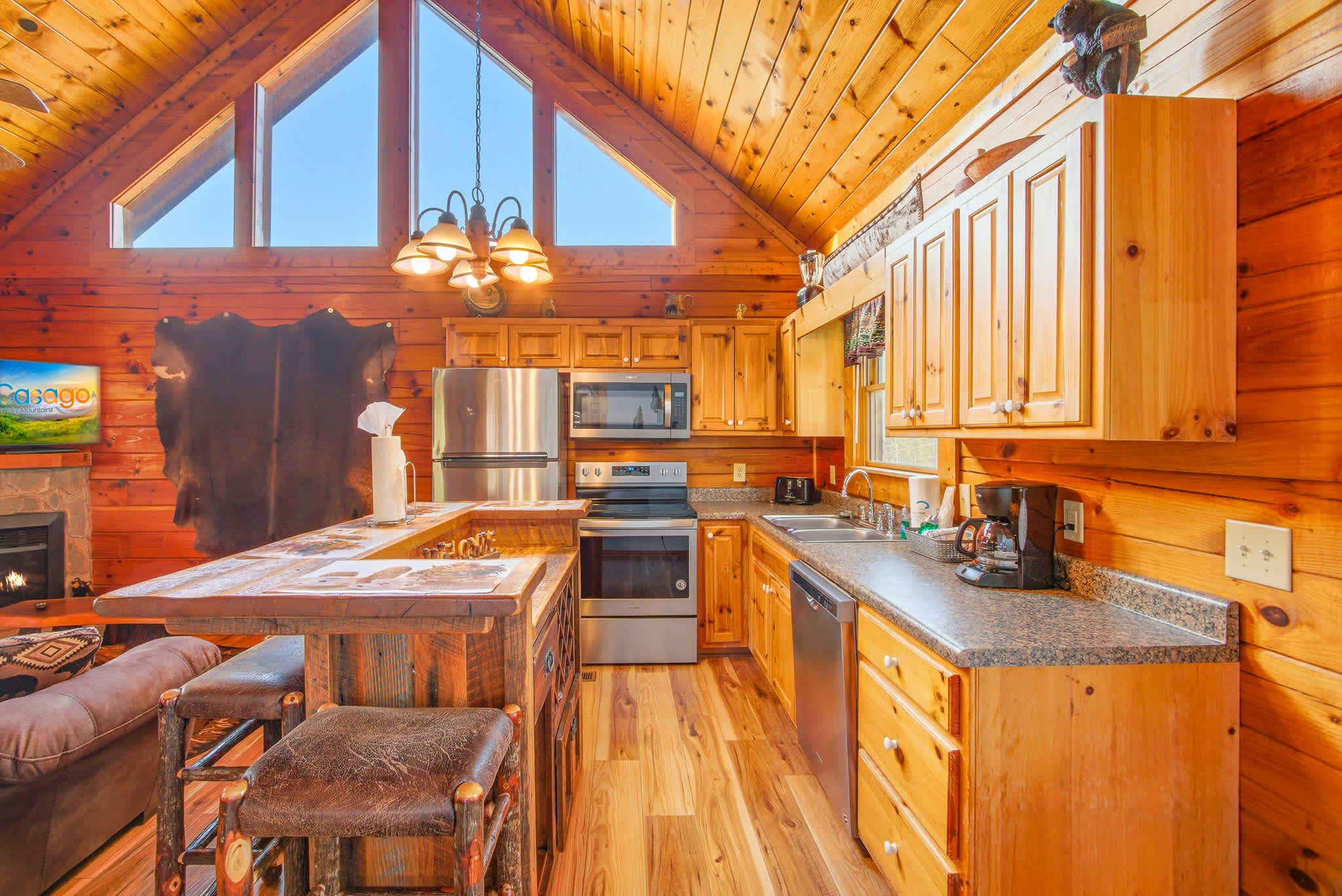 570 Country Oaks Beautiful Interior